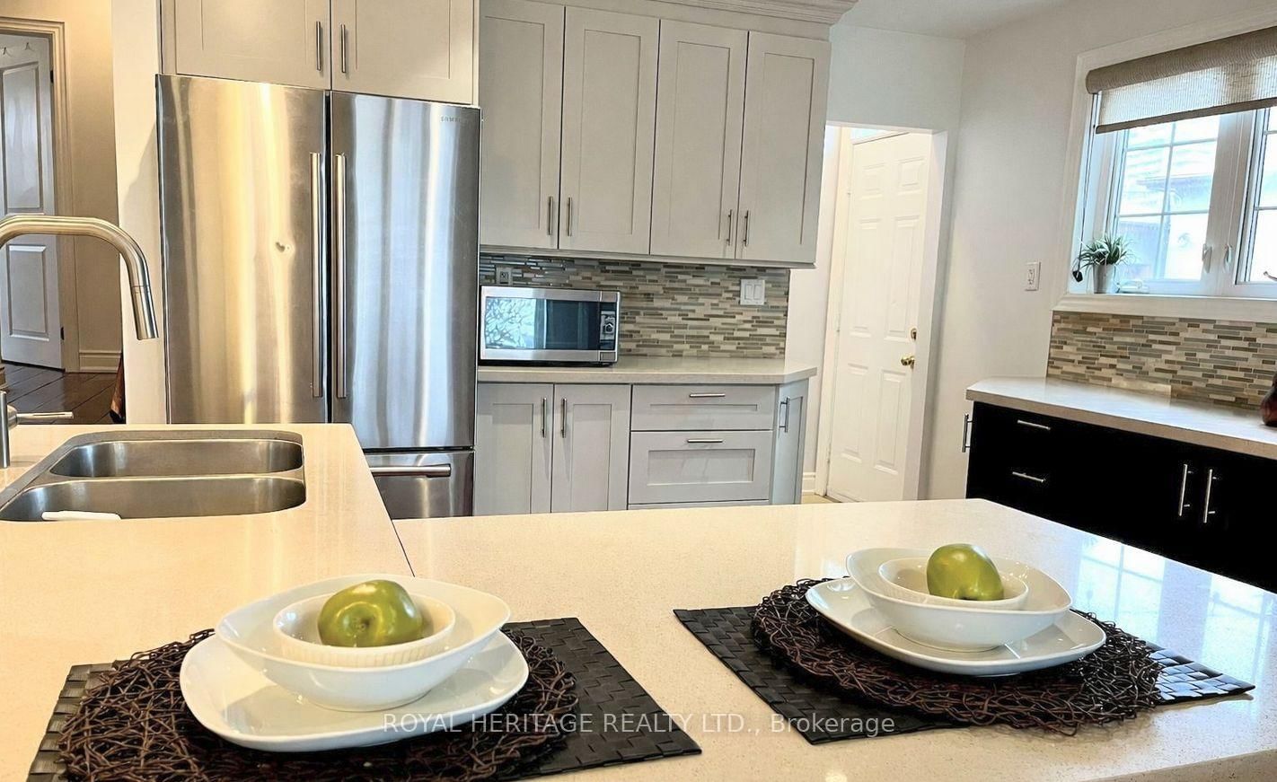 Detached House for sale at 1398 Fordon Avenue, Pickering, Ontario, L1W 1J9 - Bay Ridges - MLS: E12985112