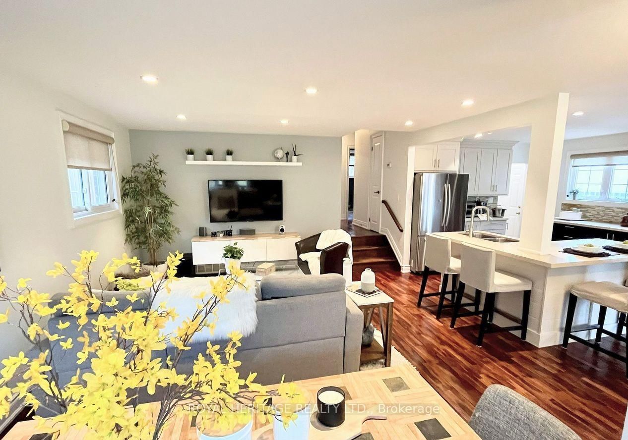 Detached House for sale at 1398 Fordon Avenue, Pickering, Ontario, L1W 1J9 - Bay Ridges - MLS: E12985112