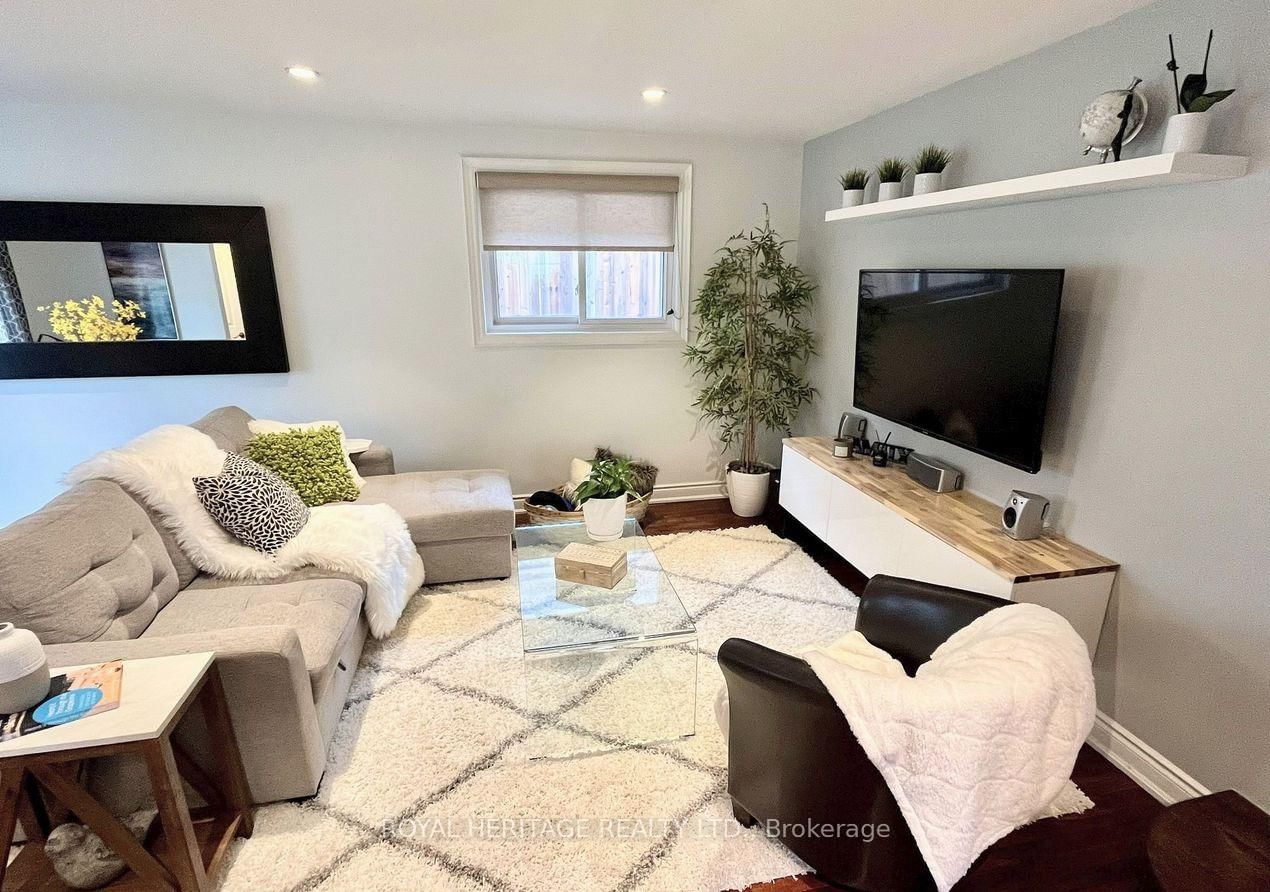 Detached House for sale at 1398 Fordon Avenue, Pickering, Ontario, L1W 1J9 - Bay Ridges - MLS: E12985112