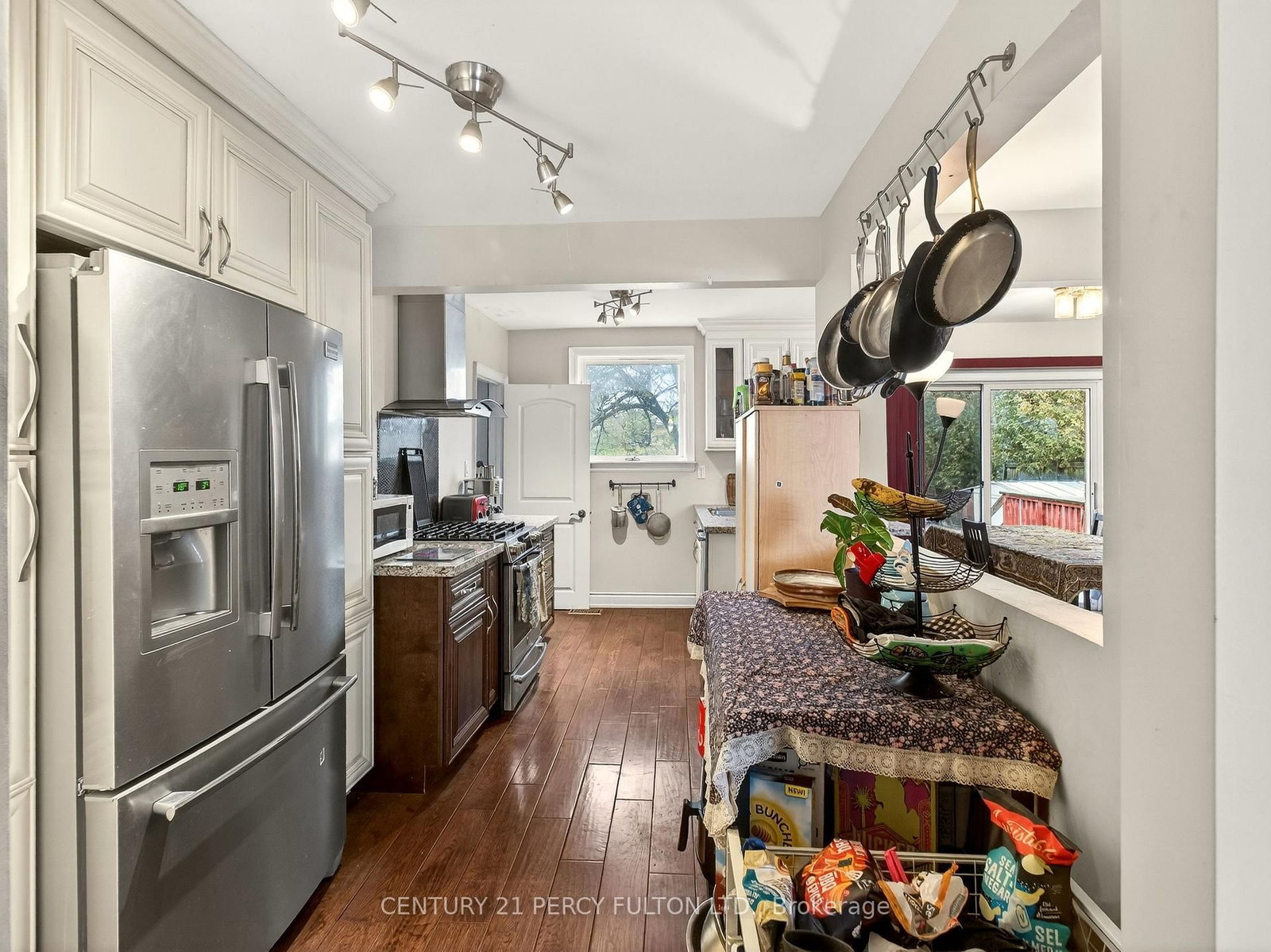 Detached House for sale at 840 Bem Avenue, Pickering, Ontario, L1W 1X3 - Bay Ridges - MLS: E12985440