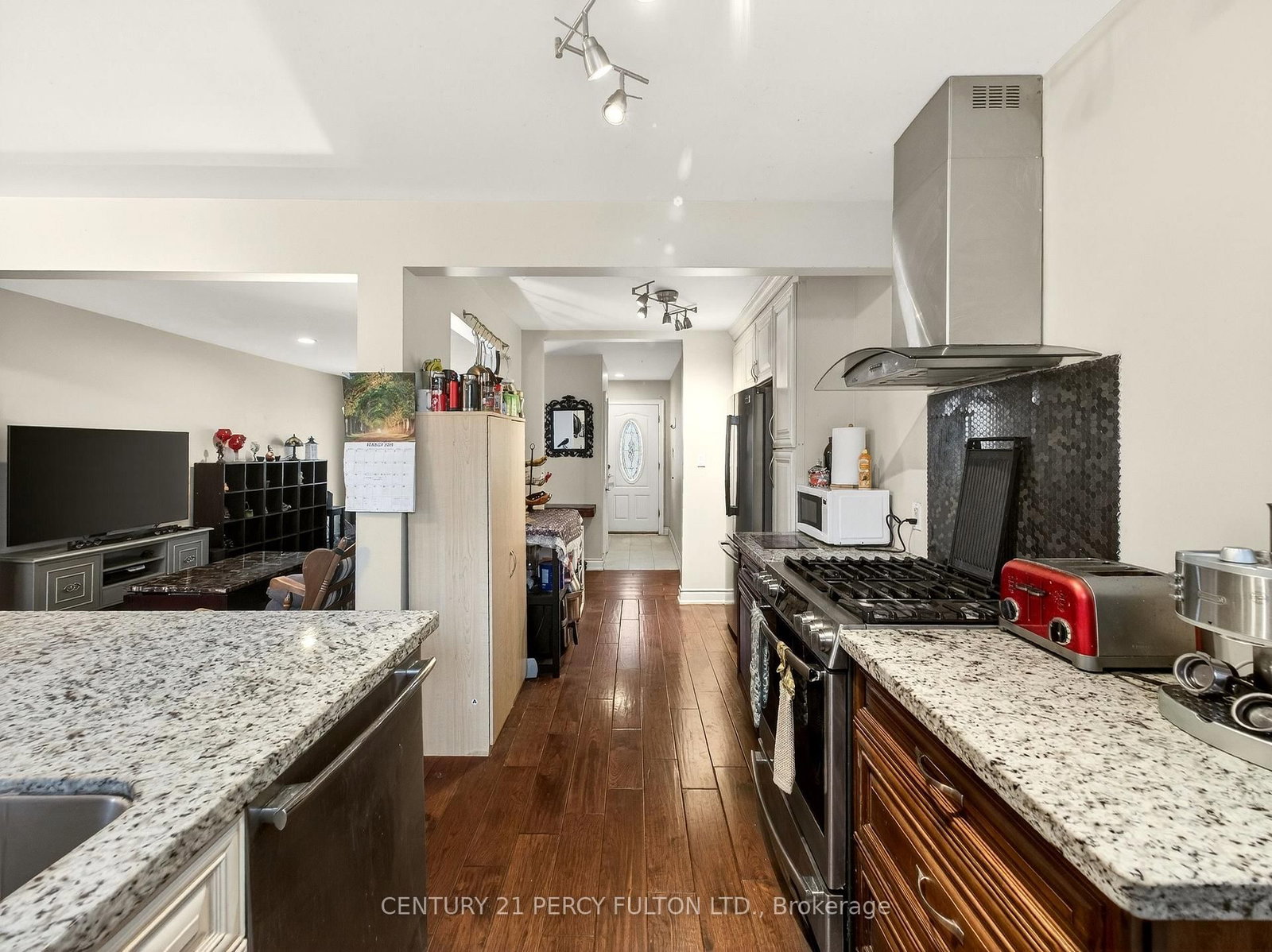 Detached House for sale at 840 Bem Avenue, Pickering, Ontario, L1W 1X3 - Bay Ridges - MLS: E12985440