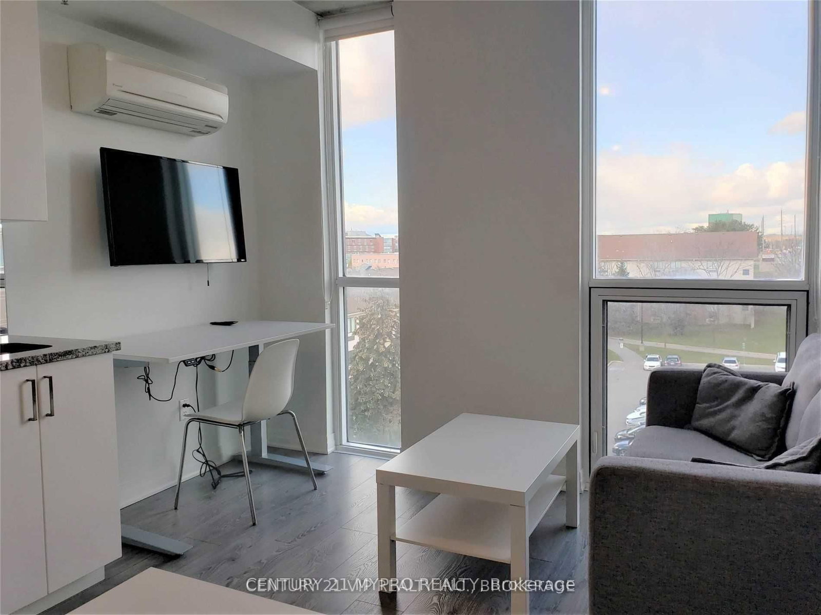 1900 Simcoe Street N, Unit 528