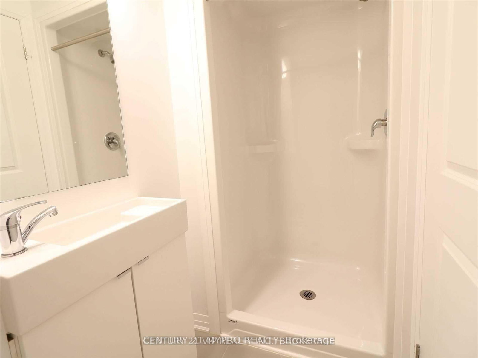 1900 Simcoe Street N, Unit 528 - Photo 4