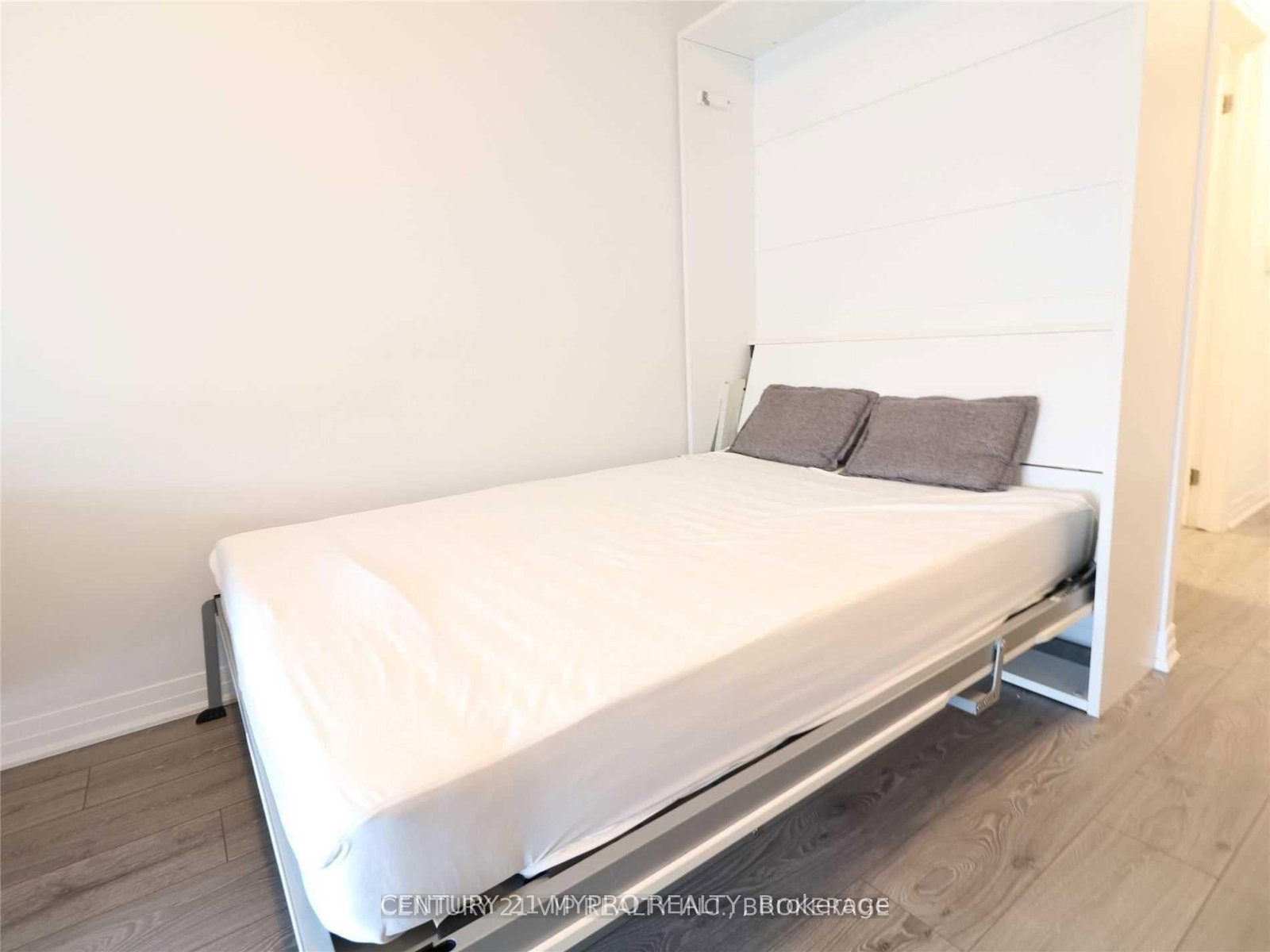 1900 Simcoe Street N, Unit 528 - Photo 5