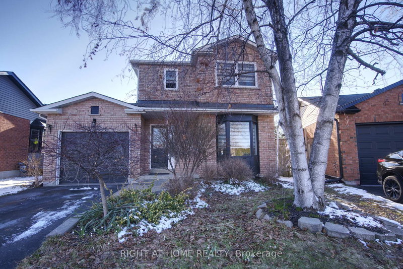 81 Beechnut Cres, Clarington, L1E 1Y4 | Image 2