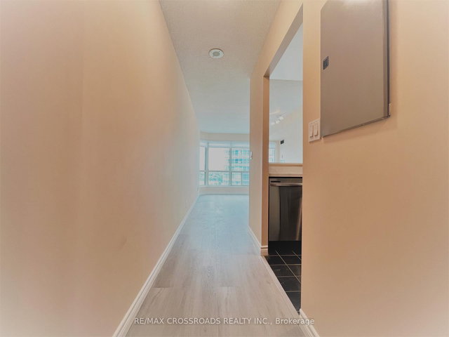 1702 - 8 Lee Centre Drive