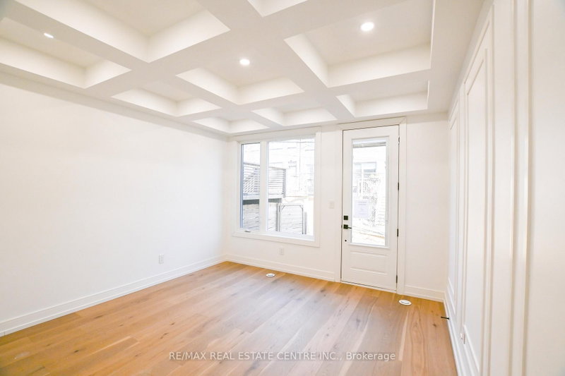 59 Jones Ave photo 4