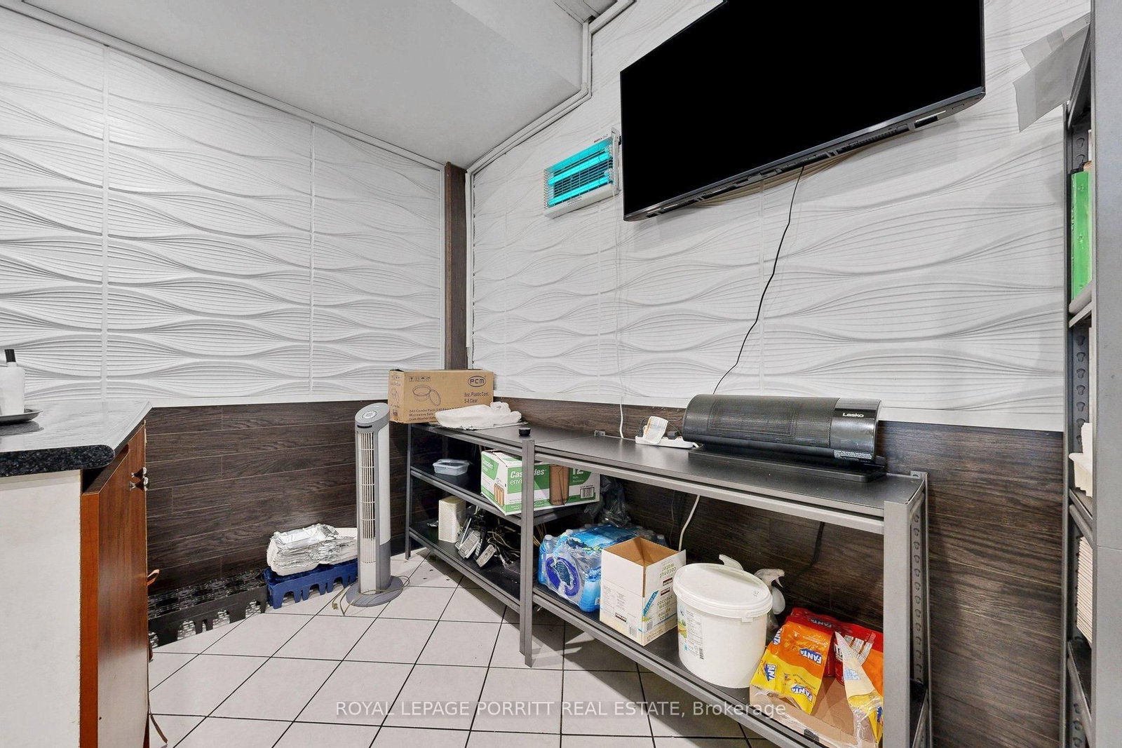 2633 Eglinton Avenue E - Photo 10