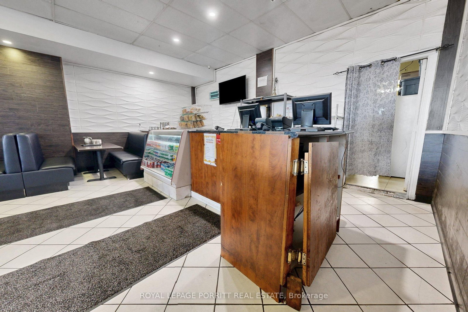 2633 Eglinton Avenue E - Photo 8