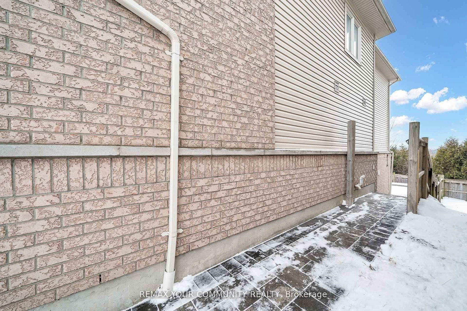 Detached House for sale at 17 Adanac Drive, Whitby, Ontario, L1N 0J4 - Blue Grass Meadows - MLS: E12986578