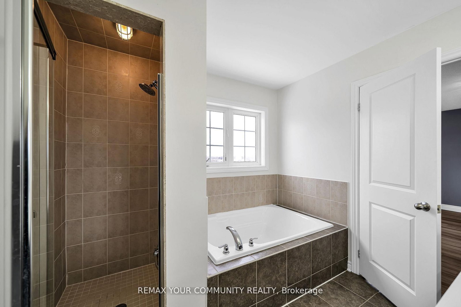 Detached House for sale at 17 Adanac Drive, Whitby, Ontario, L1N 0J4 - Blue Grass Meadows - MLS: E12986578