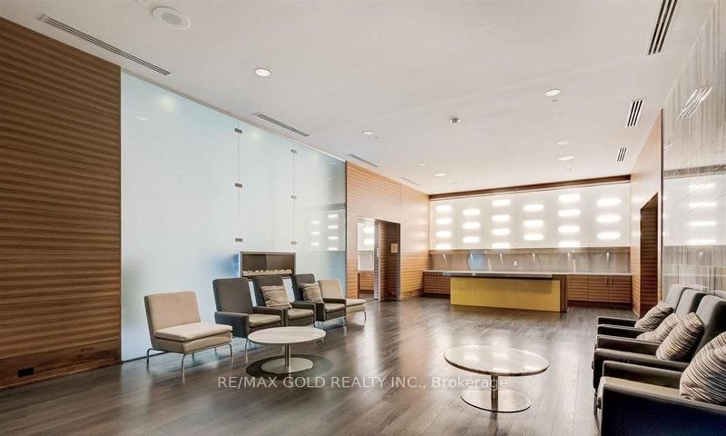 125 Village Green Square, Unit 84 - Photo 5