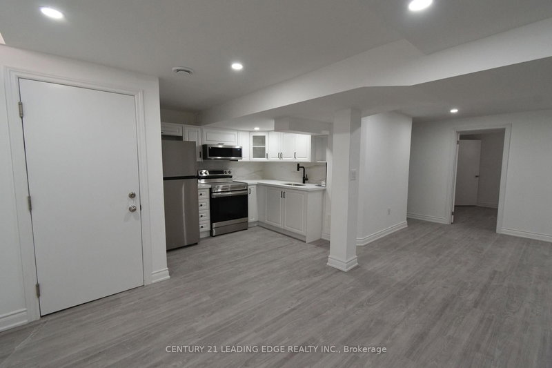 45 Lofthouse Dr, Whitby, L1R 1W5 | Image 2