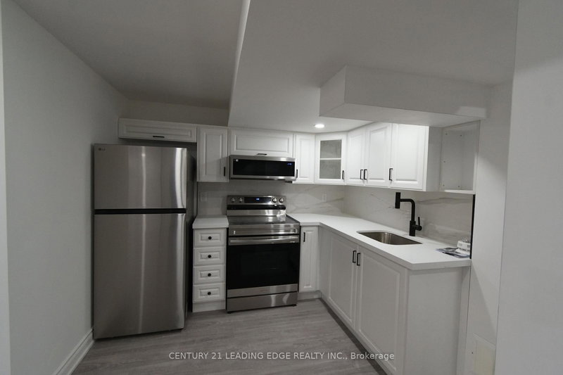 45 Lofthouse Dr, Whitby, L1R 1W5 | Image 3