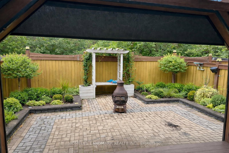 118 Bridlewood Blvd, Whitby, L1R 0N2 | Image 2