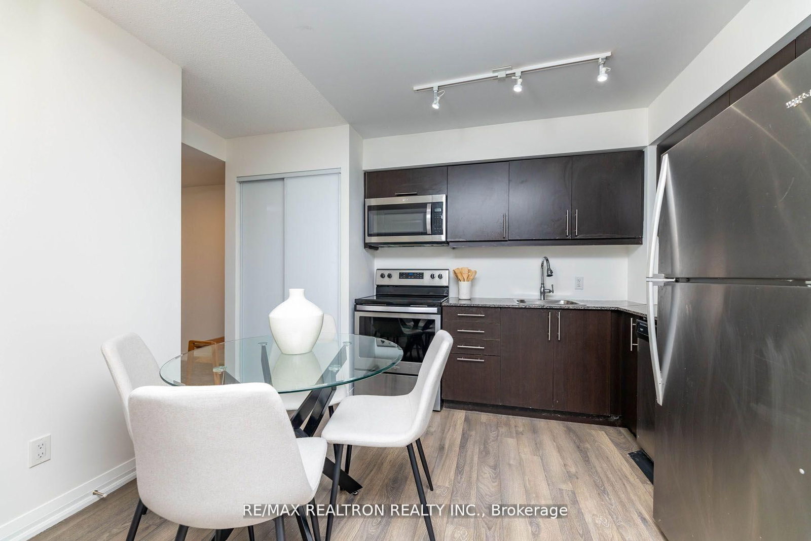 30 Meadowglen Place, Unit 1901 - Photo 10