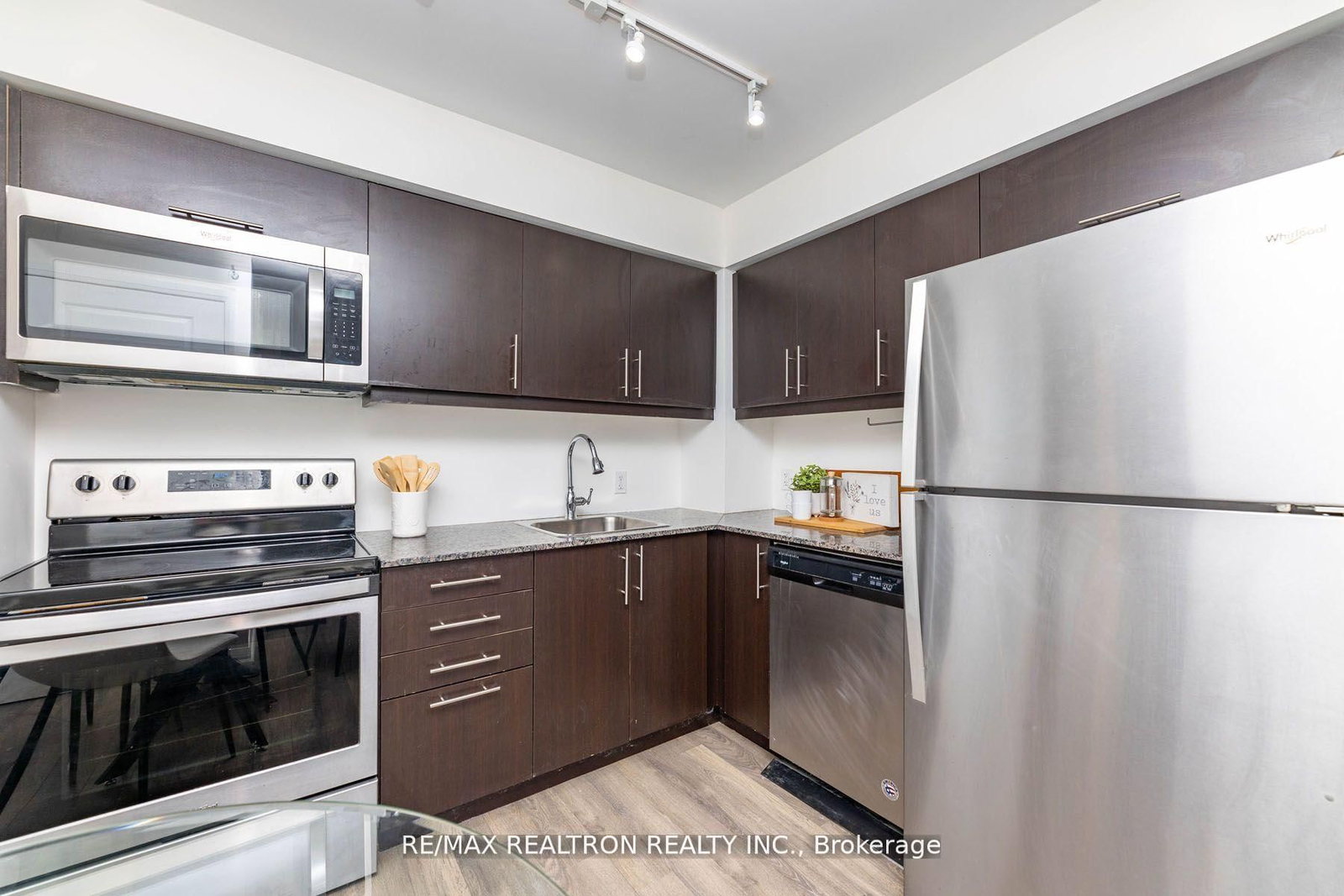 30 Meadowglen Place, Unit 1901 - Photo 11