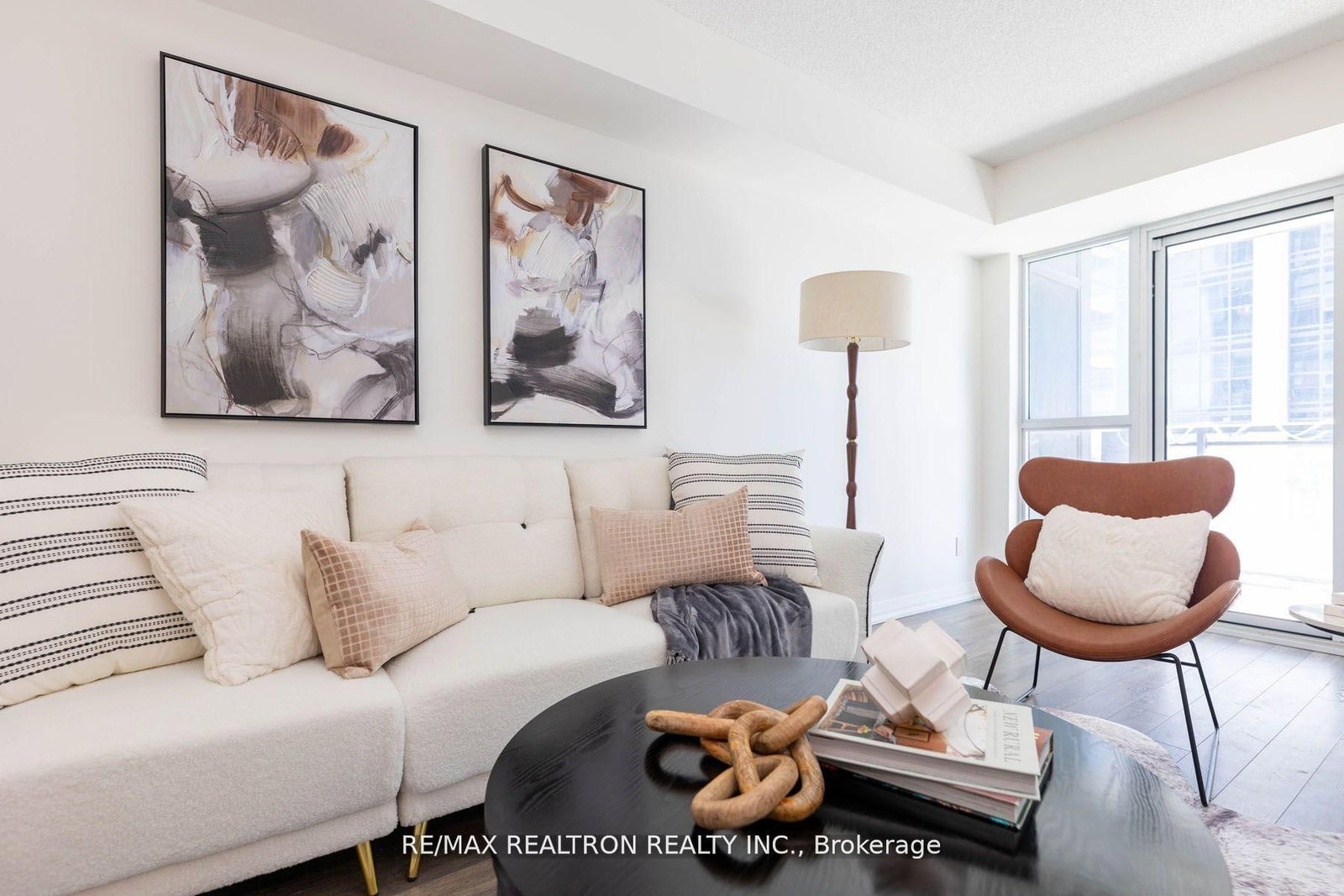 30 Meadowglen Place, Unit 1901 - Photo 24