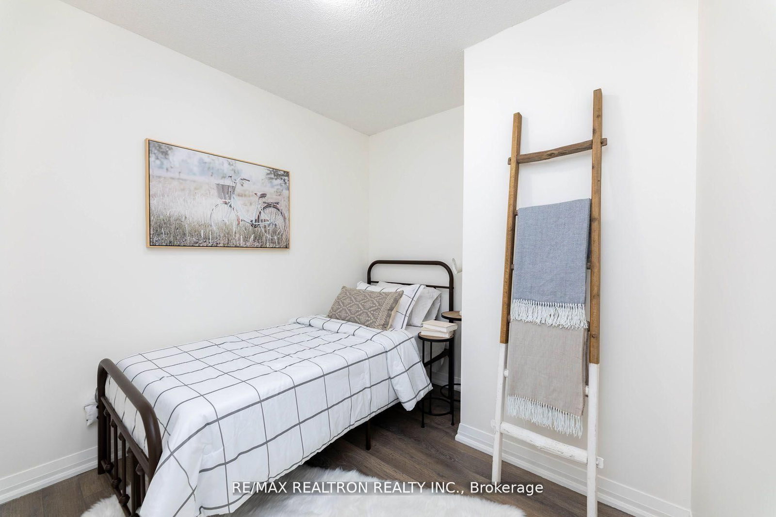 30 Meadowglen Place, Unit 1901 - Photo 25