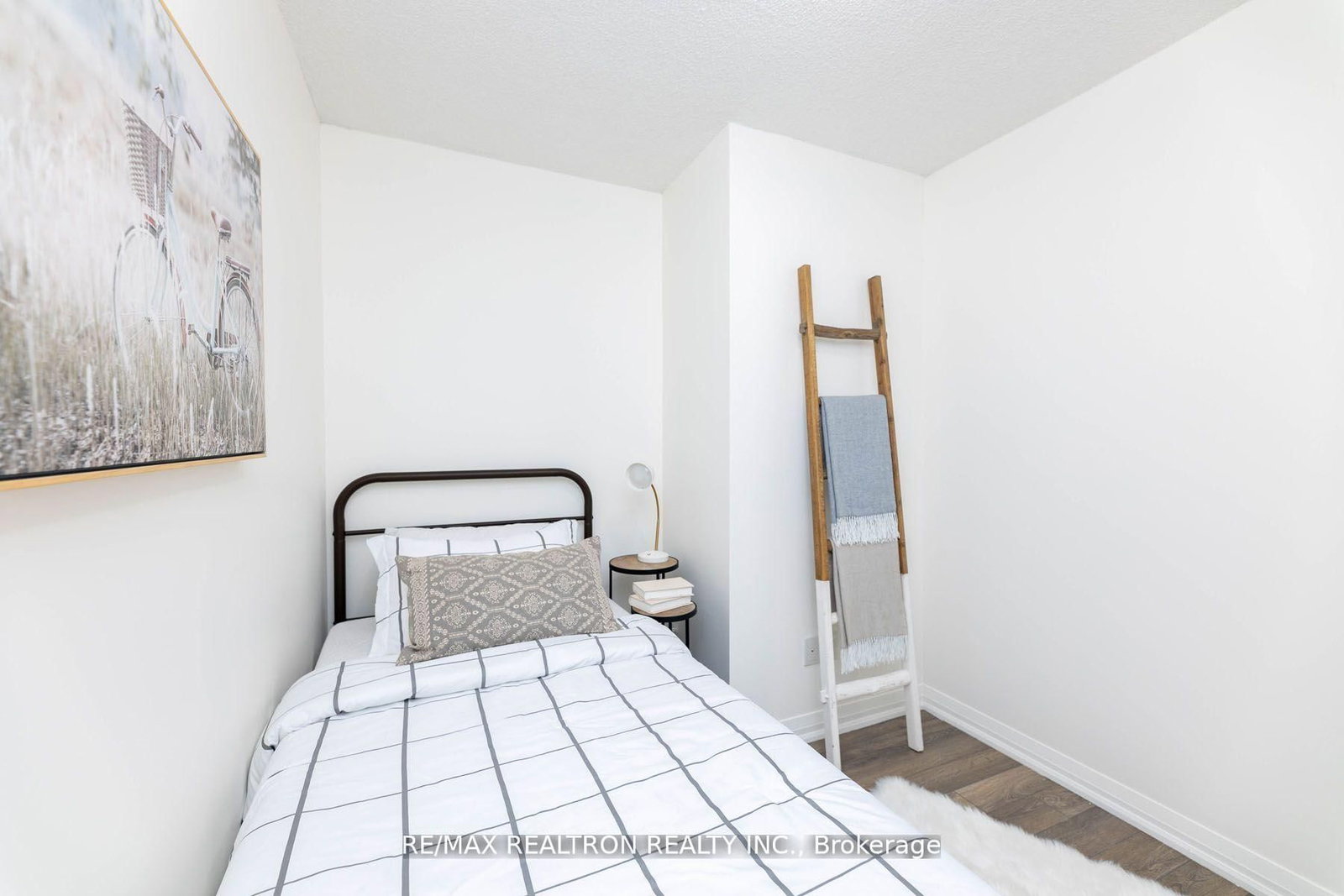 30 Meadowglen Place, Unit 1901 - Photo 26