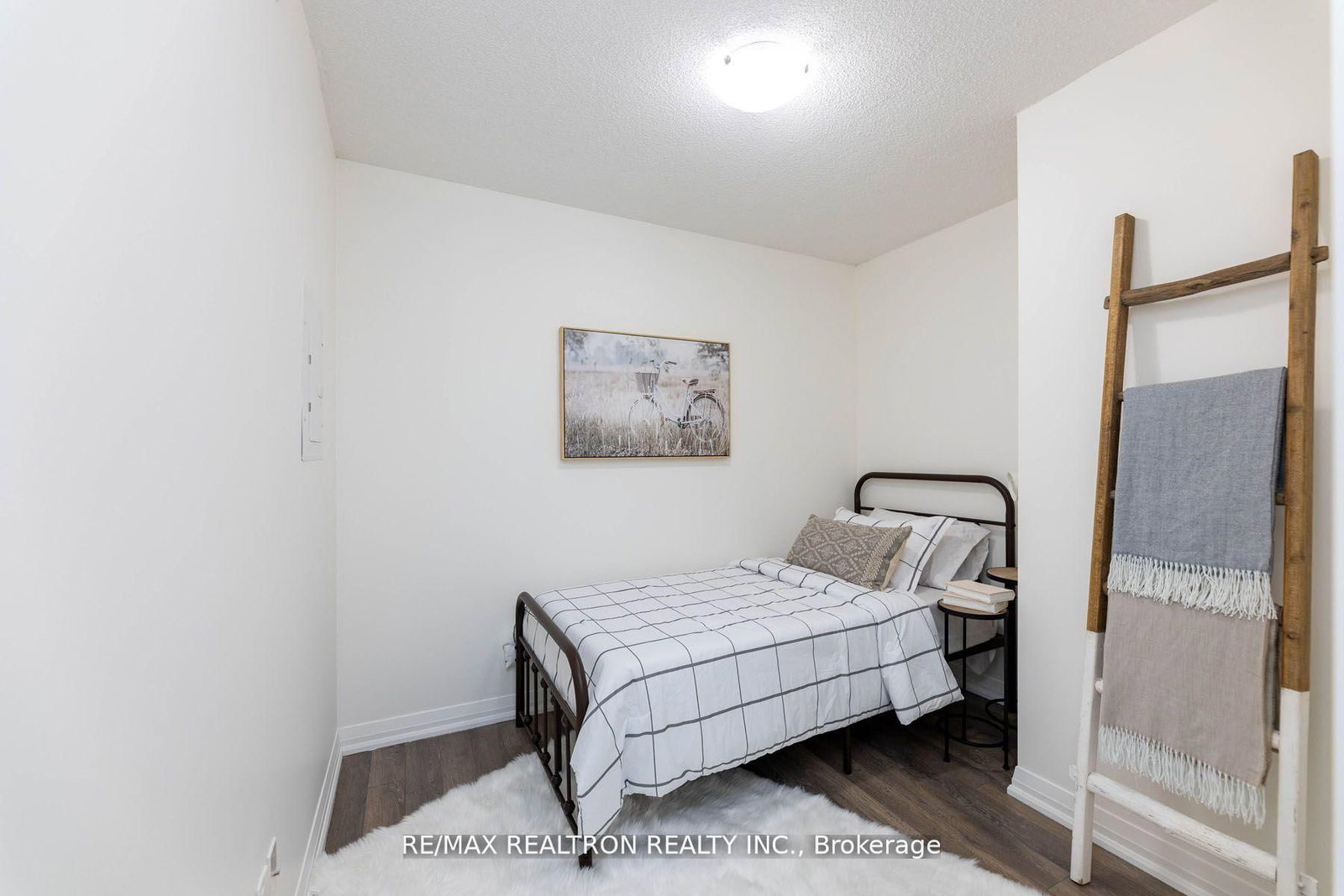30 Meadowglen Place, Unit 1901 - Photo 27