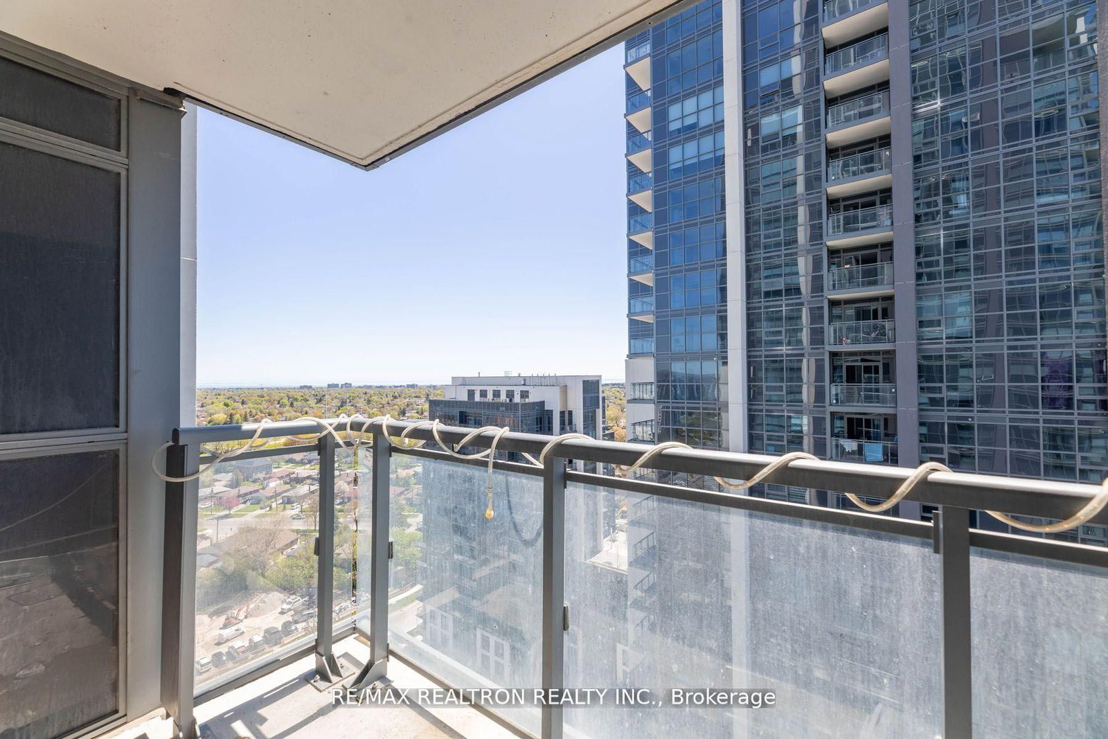 30 Meadowglen Place, Unit 1901 - Photo 32