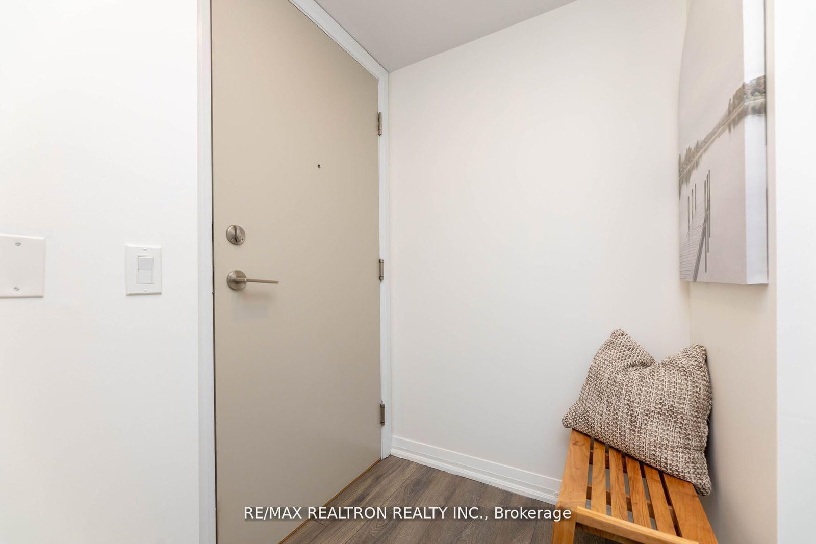 30 Meadowglen Place, Unit 1901 - Photo 4