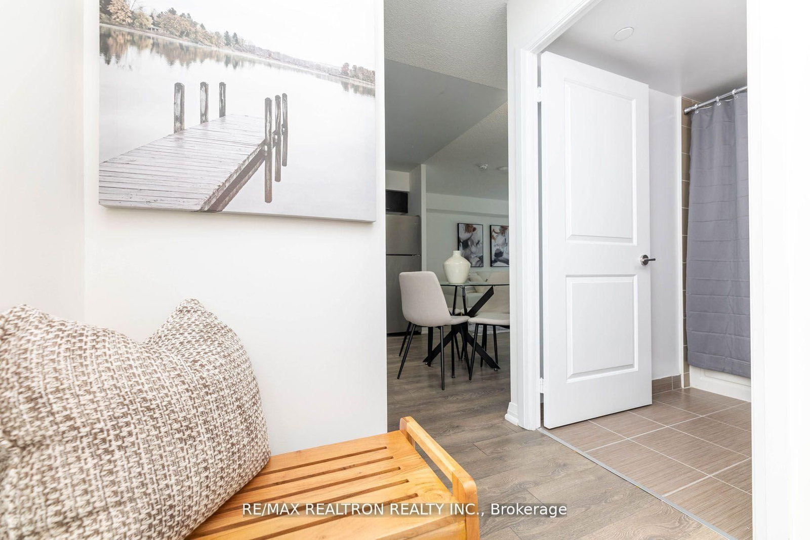 30 Meadowglen Place, Unit 1901 - Photo 5