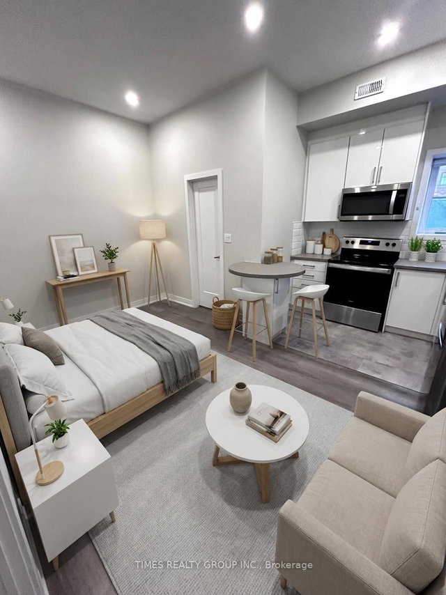 5 - 728 Queen Street E