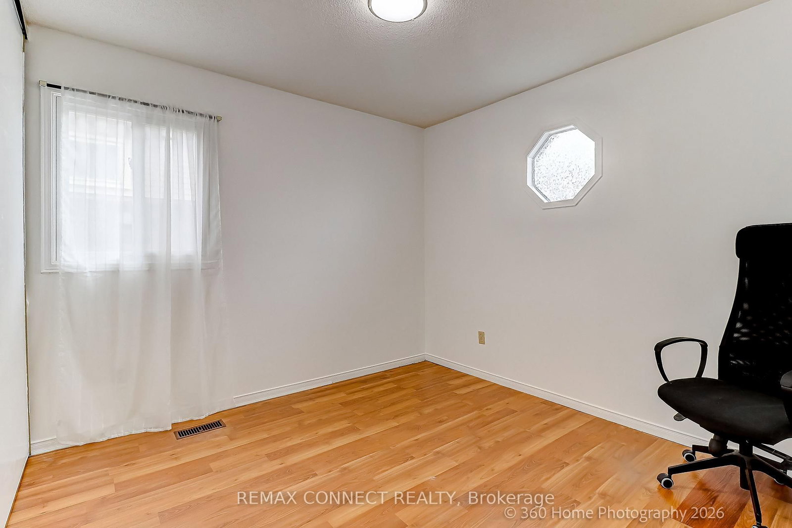 Detached House for sale at 4 Mayflower Street, Whitby, Ontario, L1N 8B1 - Blue Grass Meadows - MLS: E12987284