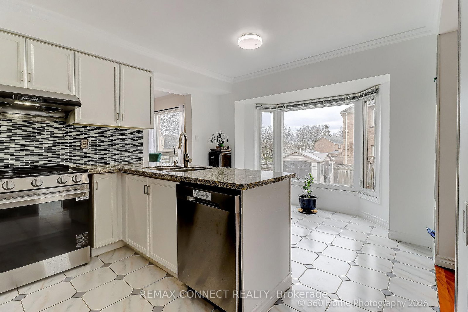 Detached House for sale at 4 Mayflower Street, Whitby, Ontario, L1N 8B1 - Blue Grass Meadows - MLS: E12987284