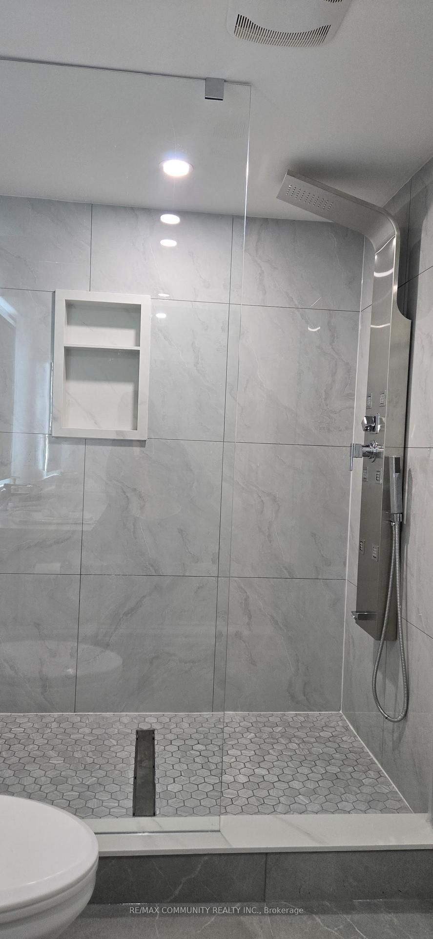 Detached House for lease at 77 Windrush Trail, Toronto, Ontario, M1C 3Z9 - Highland Creek - MLS: E12987416