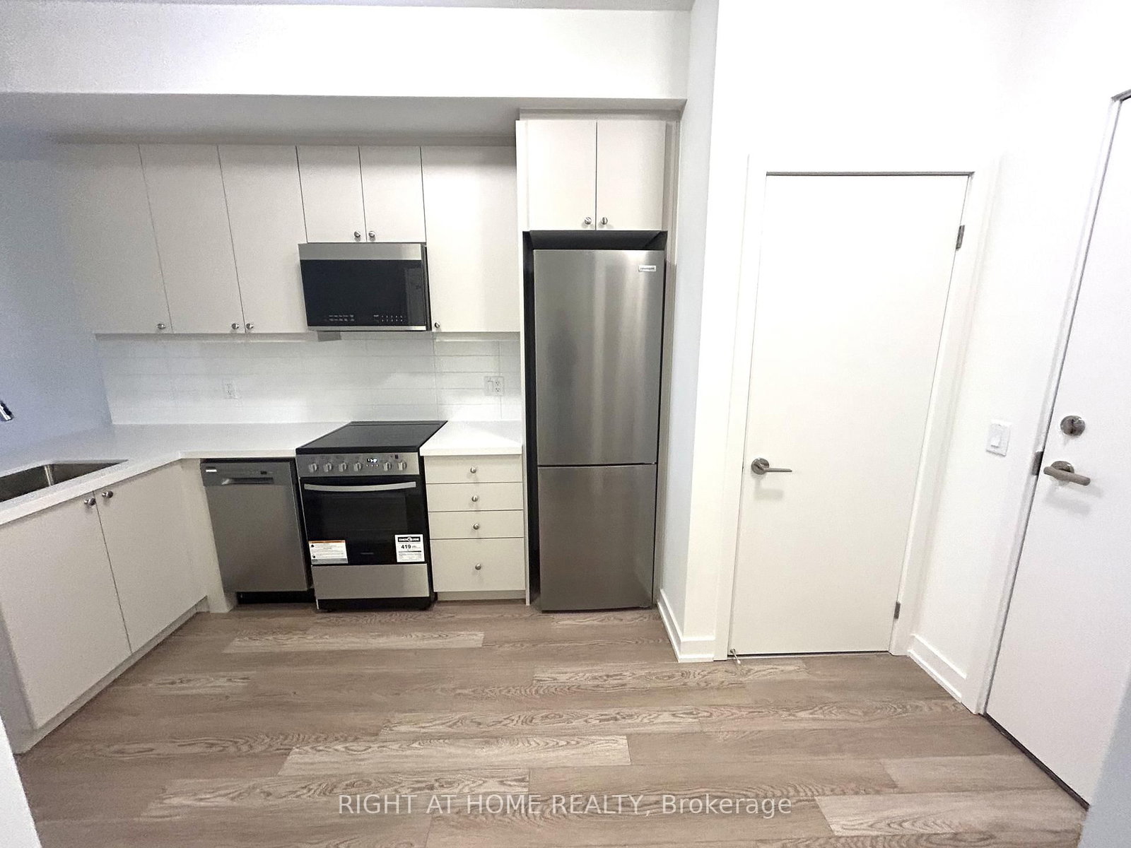51 Clarington Boulevard, Unit 820 - Photo 2