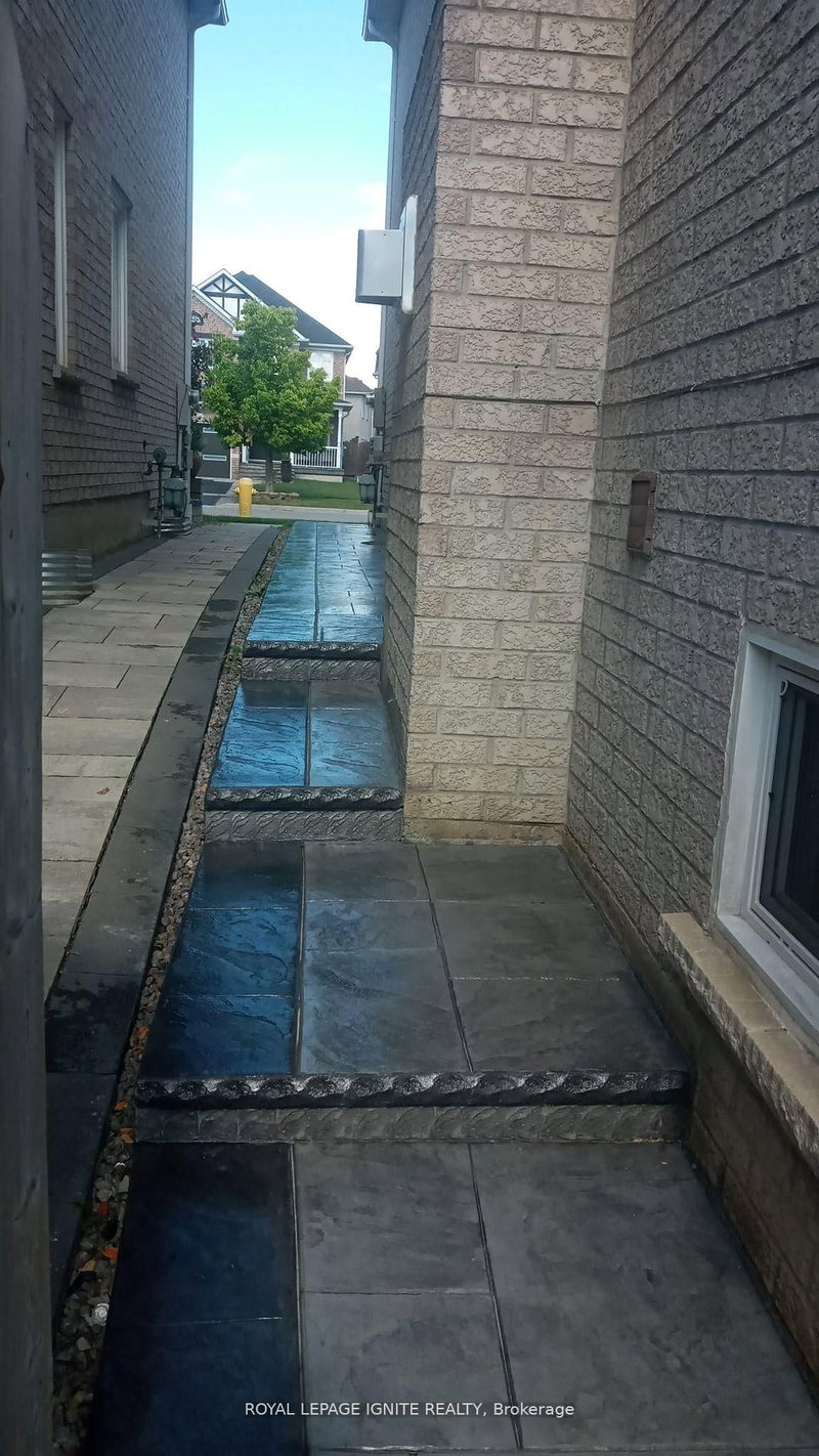 BSMT - 36 Bellinger Dr, Ajax, L1T 4P7 | Image 2