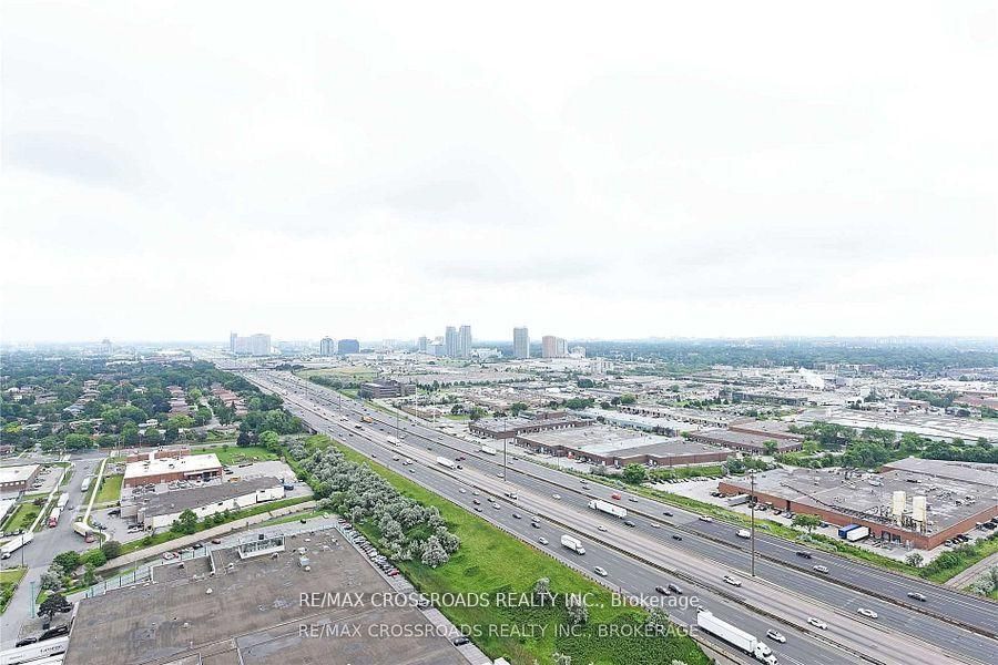 125 Village Green Square, Unit 3401 - Photo 2