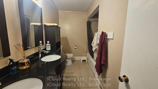 ROOM 1 - 1847 LAWRENCE Avenue E