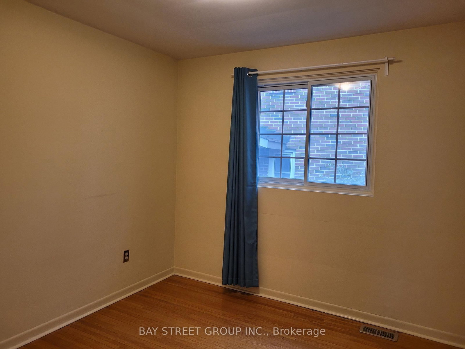 3 Sheldonbury Crescent, Unit main floor, - Photo 10