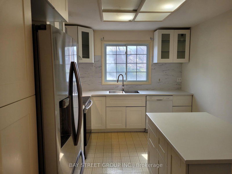 main floor, - 3 Sheldonbury Cres, Toronto, M1W 1K8 | Image 3