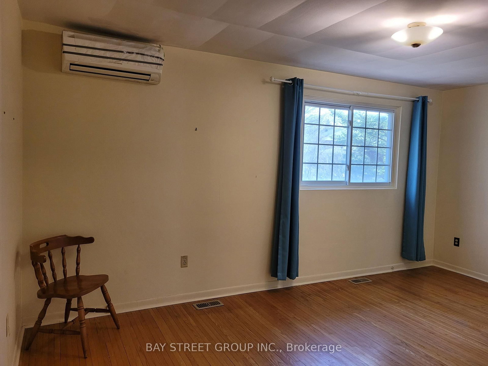 3 Sheldonbury Crescent, Unit main floor, - Photo 8