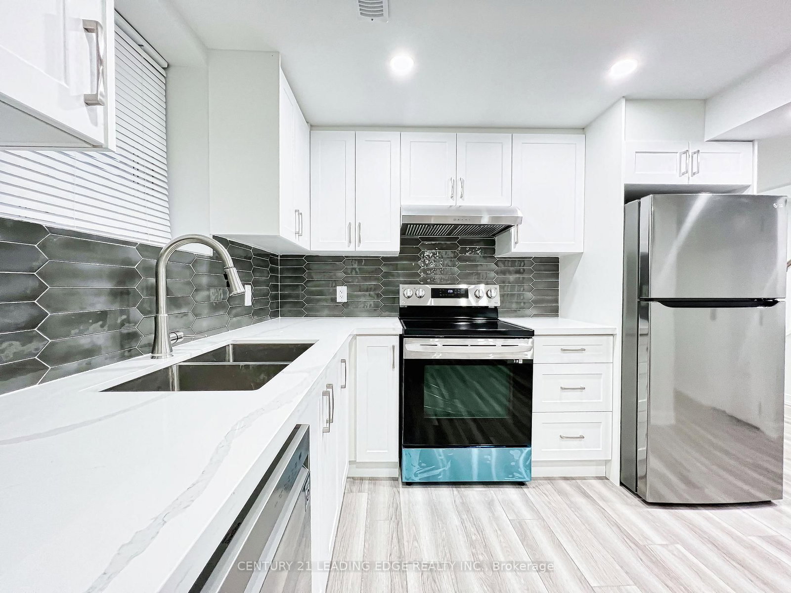 88 Hewitt Crescent - Photo 4