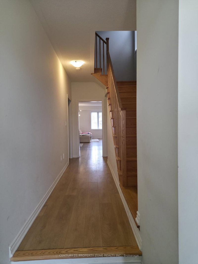 258 Okanagan Path, Oshawa, L1H 0A7 | Image 2