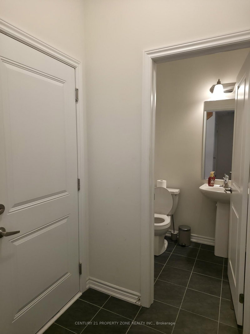 258 Okanagan Path, Oshawa, L1H 0A7 | Image 3