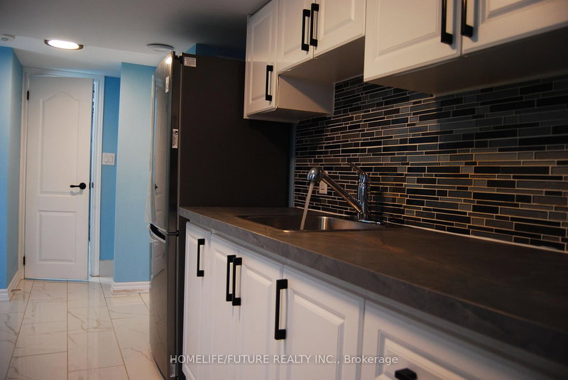 Bsmt - 593 Ridgeway Ave, Oshawa, L1J 2W3 | Image 2