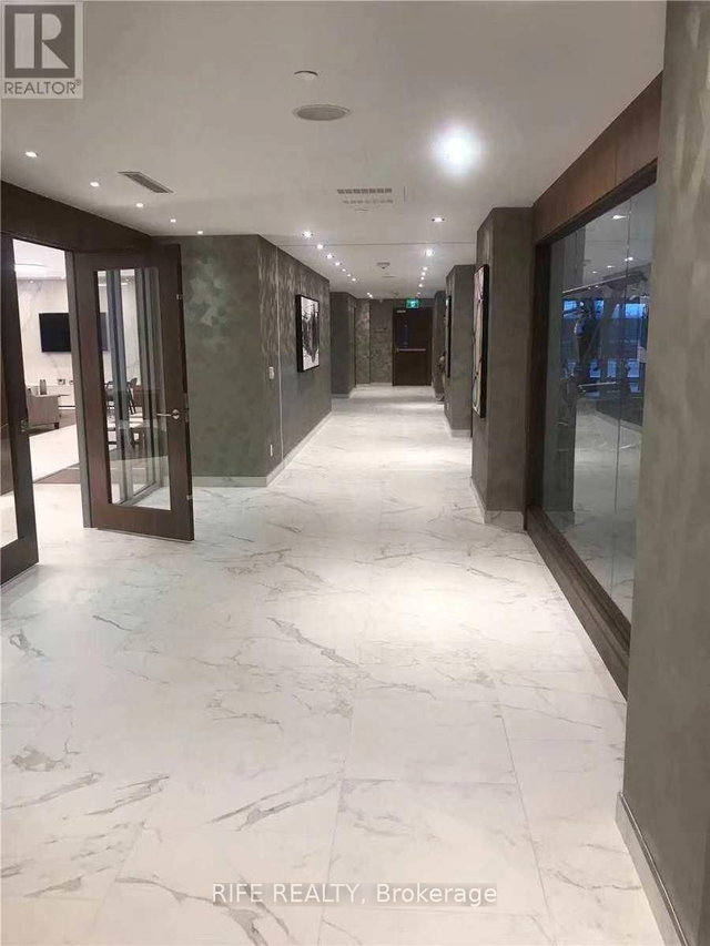 2017 - 275 Village Green Square