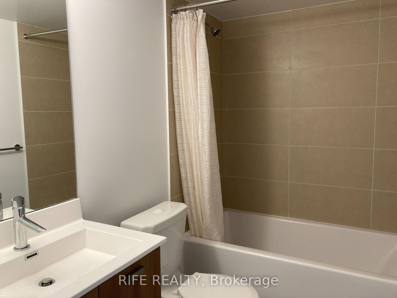 275 Village Green Square, Unit 2017 - Photo 5