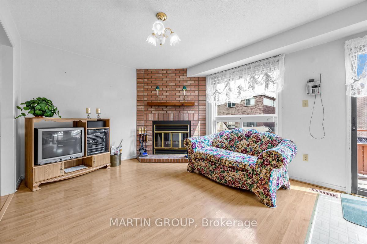 Detached House for sale at 1529 Beechlawn Drive, Pickering, Ontario, L1V 6E8 - Village East - MLS: E12989230