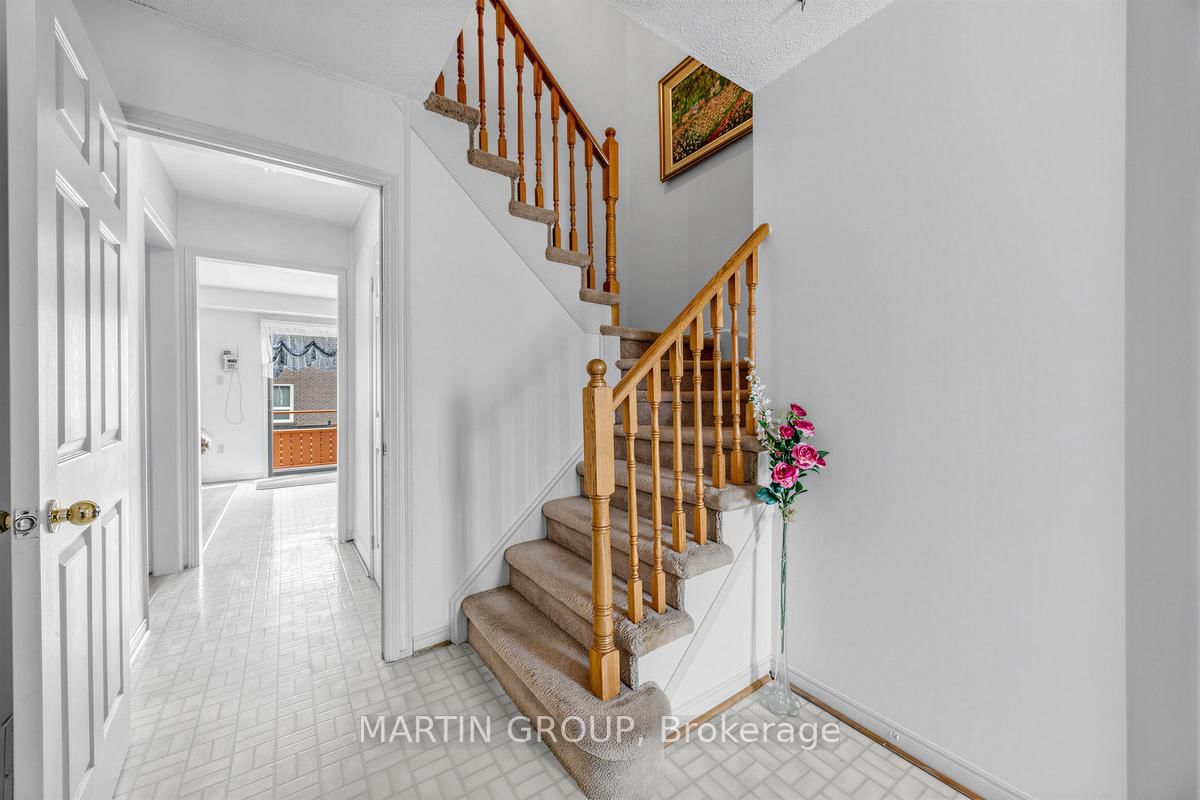 Detached House for sale at 1529 Beechlawn Drive, Pickering, Ontario, L1V 6E8 - Village East - MLS: E12989230