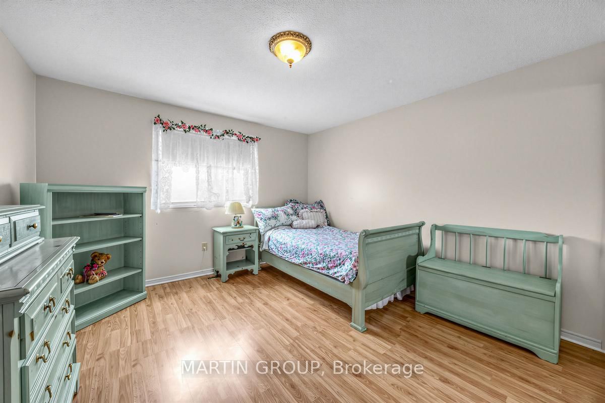 Detached House for sale at 1529 Beechlawn Drive, Pickering, Ontario, L1V 6E8 - Village East - MLS: E12989230