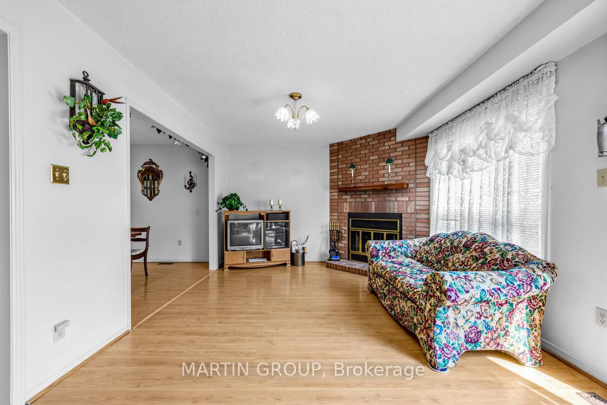 Detached House for sale at 1529 Beechlawn Drive, Pickering, Ontario, L1V 6E8 - Village East - MLS: E12989230