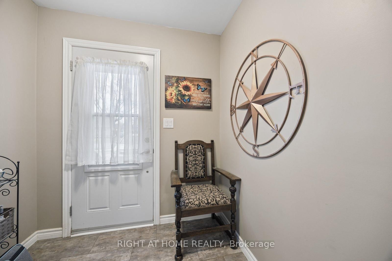 154 Admiral Road - Photo 4